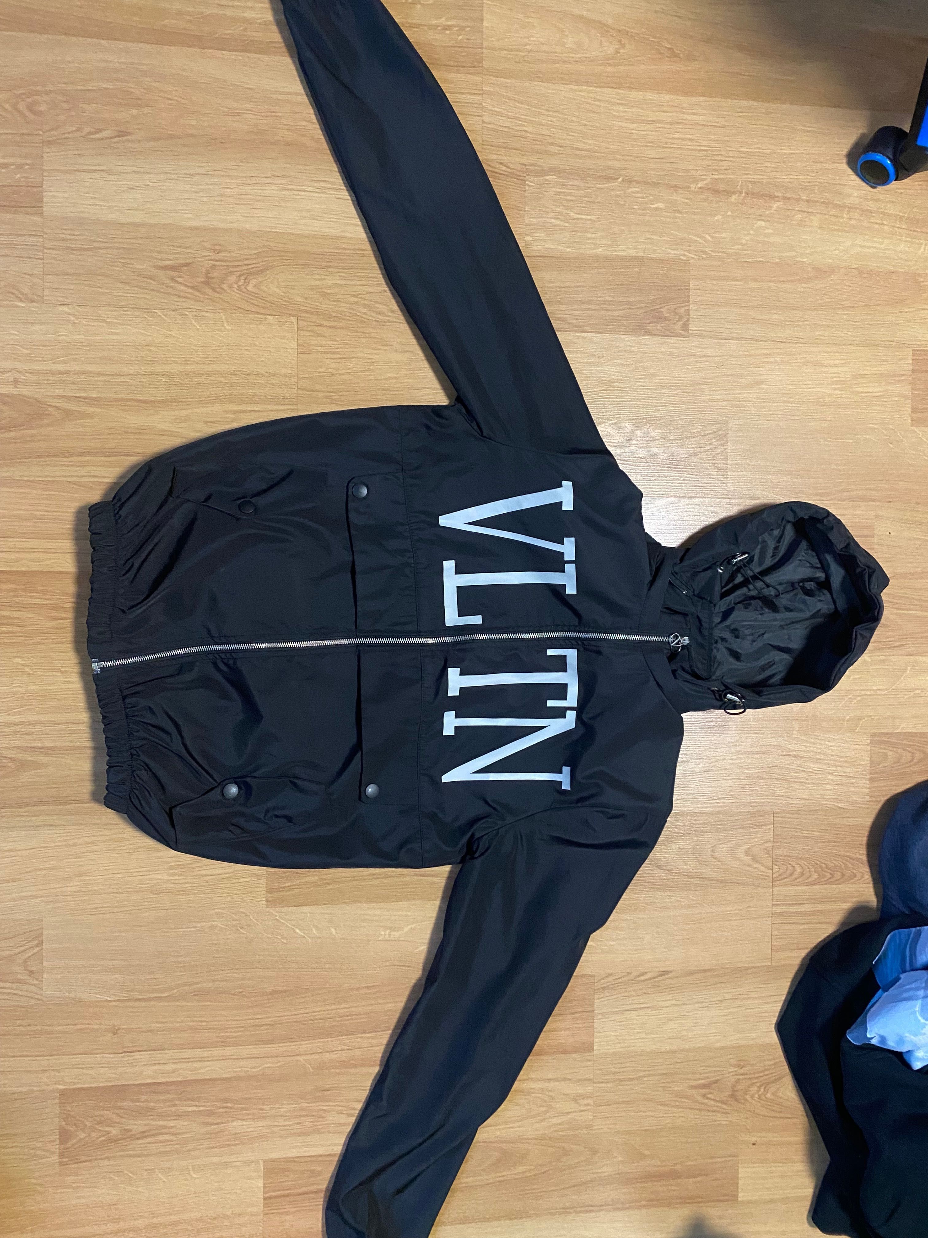 Ветровка Valentino