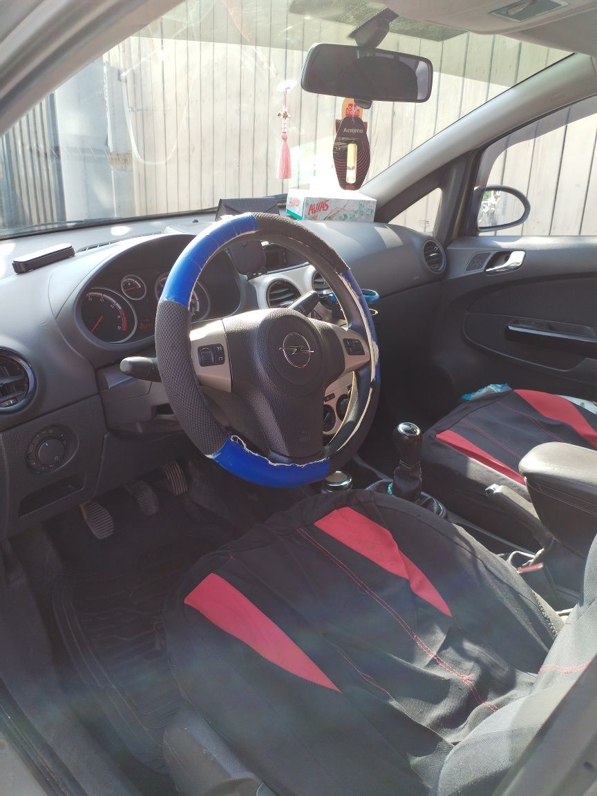 Vând Opel CORSA D