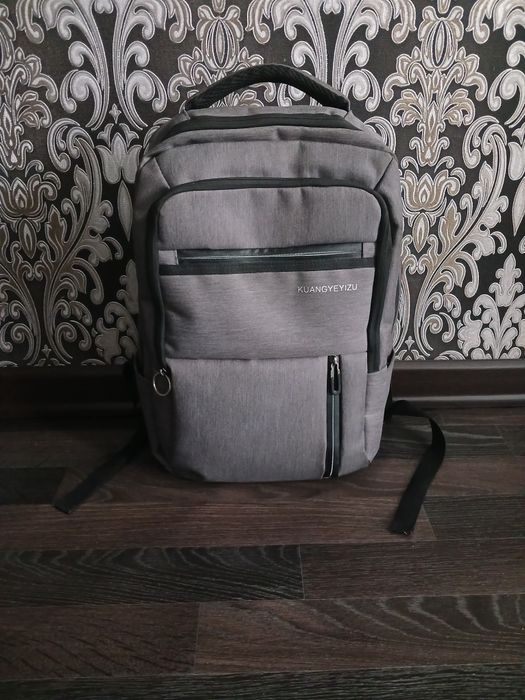 Продам рюкзак серый