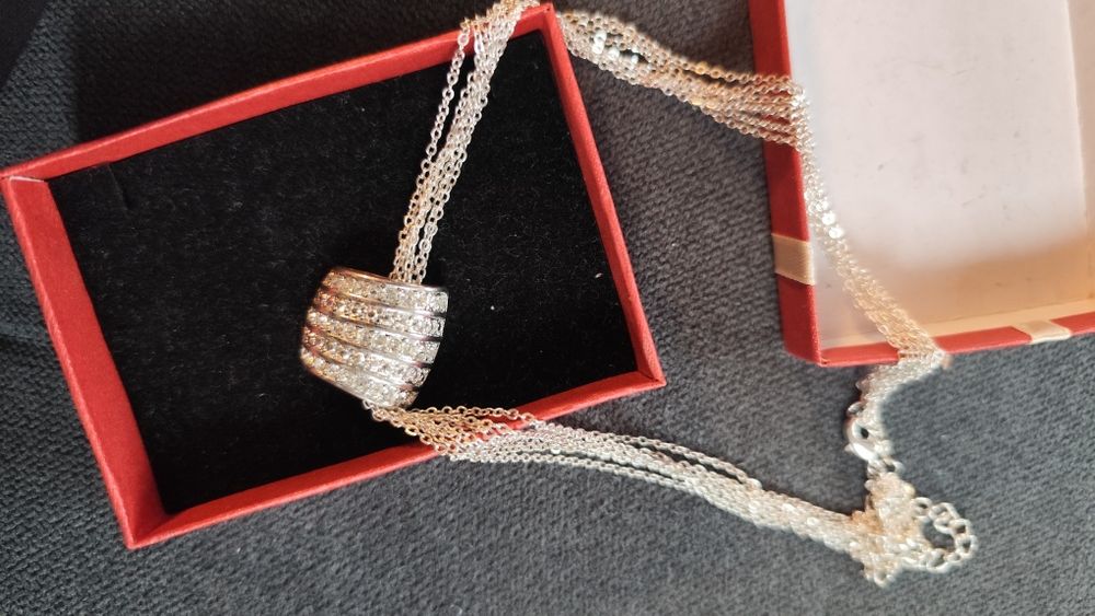 Стилно дамско колие