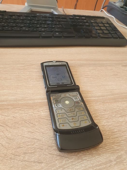 Motorola razr v3
Original 2005-yil
retro sevadigan insonlarga
Uzemei r