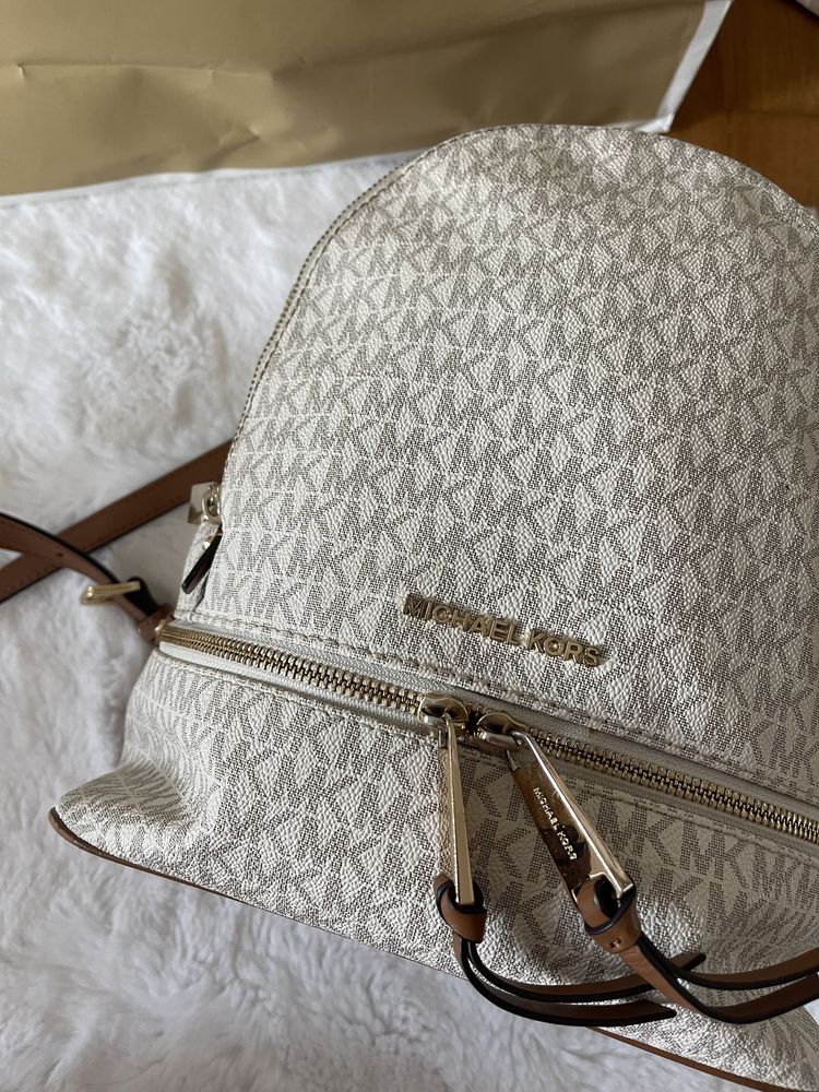 Ghiozdan Michael Kors bej monogram