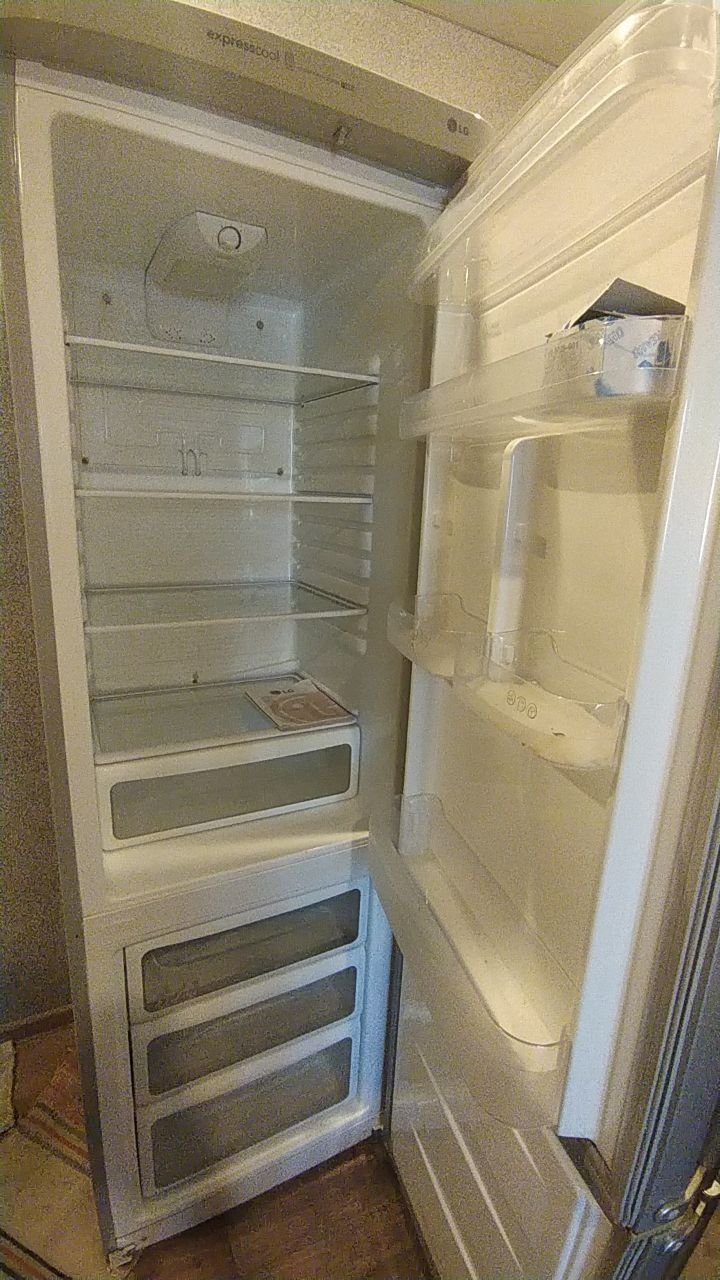 Холодильник б/у требует заправки фреона