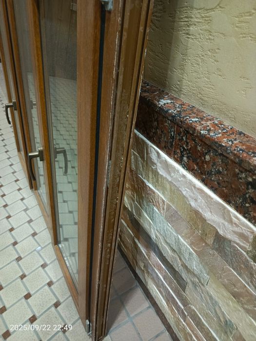 Deraza akfa   2 qavatli oyna