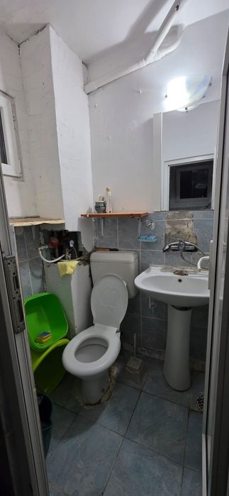 Închiriez garsoniera