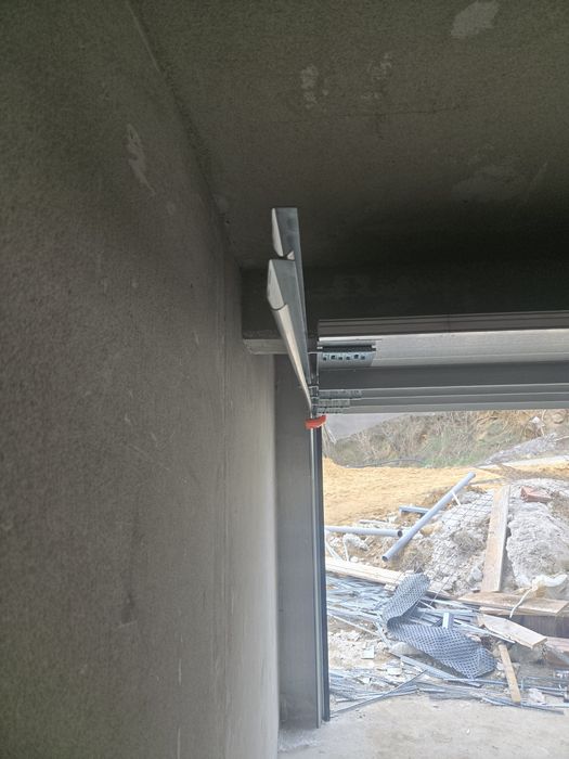 Usi de garaj/ usi tip rulou/ usa industriala/ usa batanta