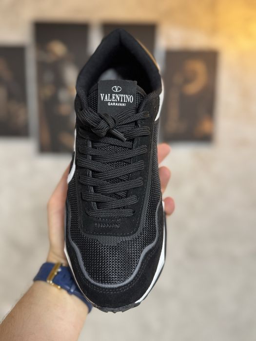 Adidasi Barbati Valentino Garavani Black & White!