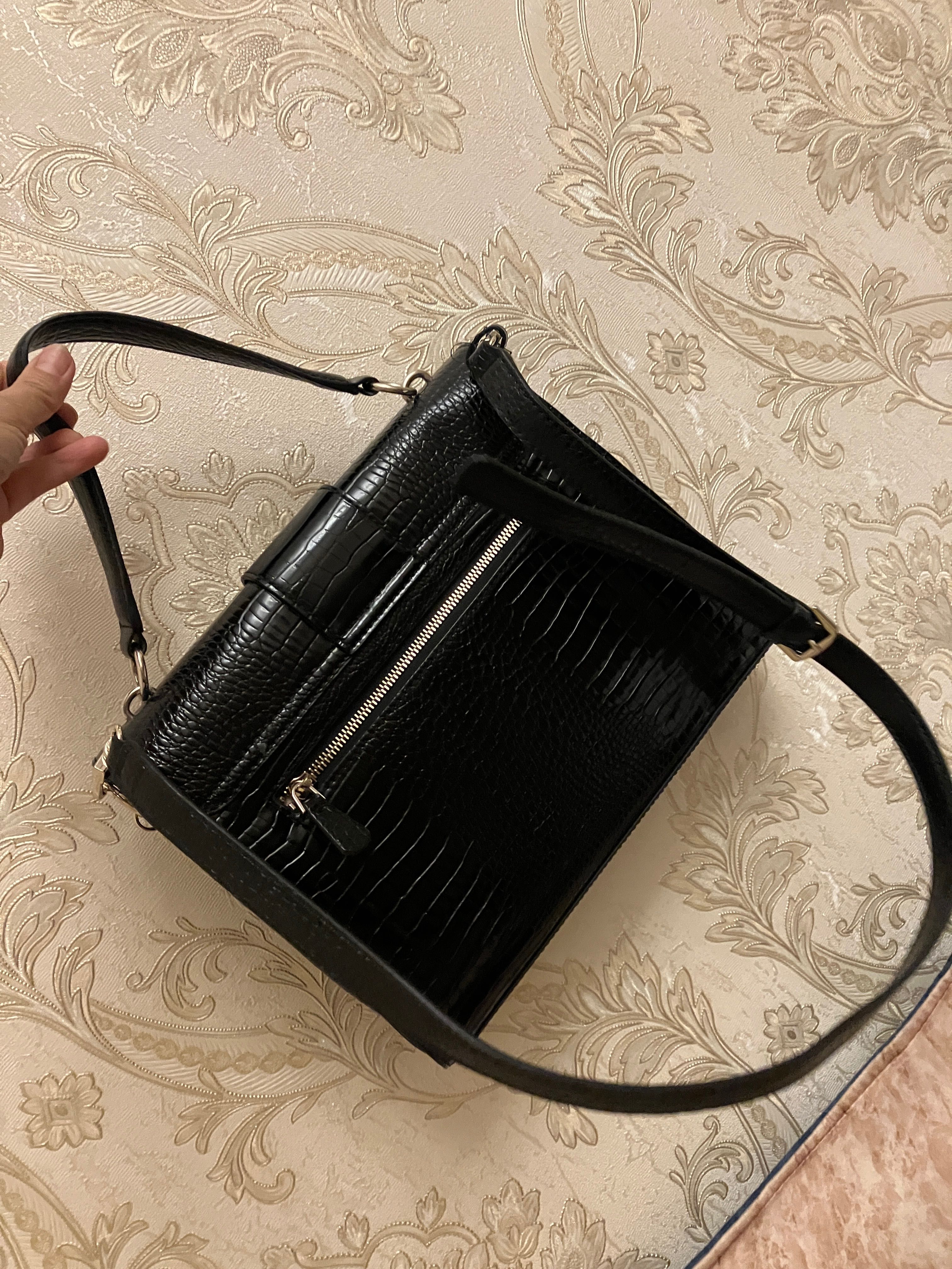 Продается новая сумка Guess оригинал