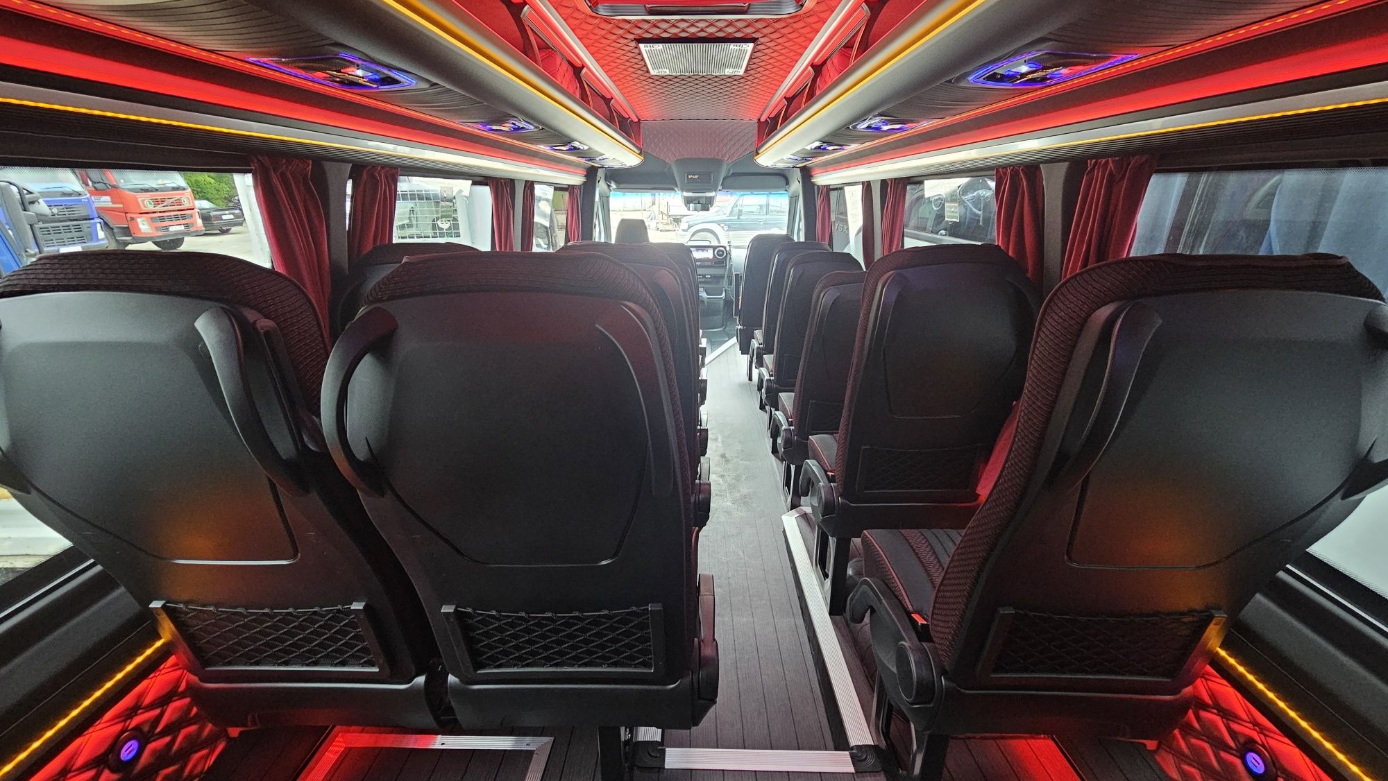Inchirieri microbuze vip transport nunta botez excursie