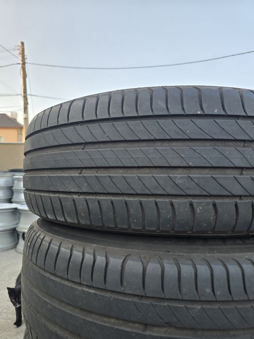 2 Броя 215/60/16 Michelin 5,5mm 24dot