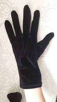 Темно-синие велюровые перчатки