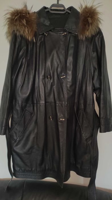 Vand scurta de piele naturala, de dama, cu gluga captusita la interior