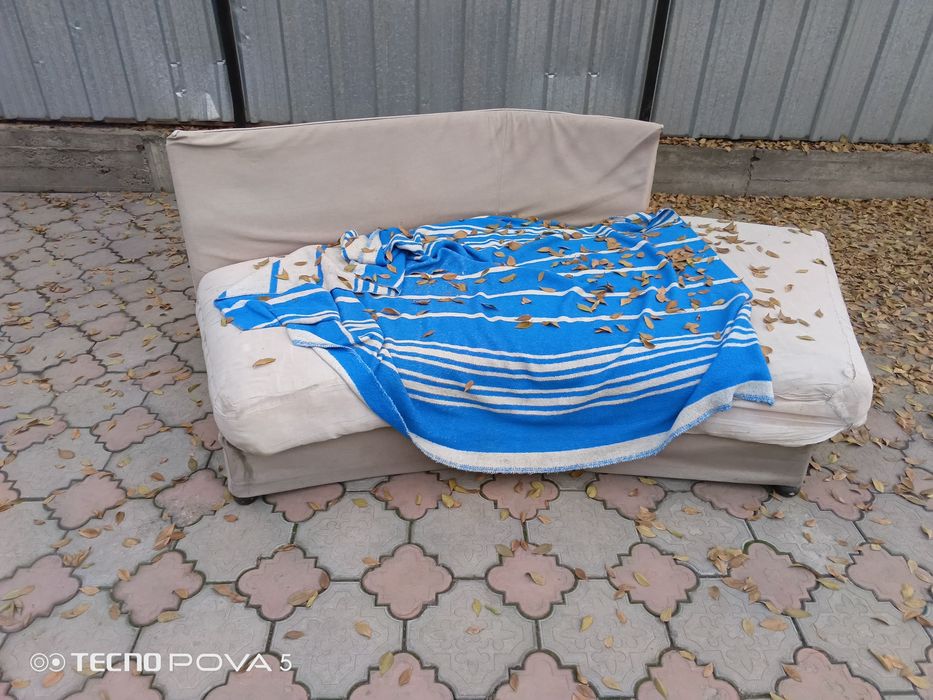 Диван отдам даром