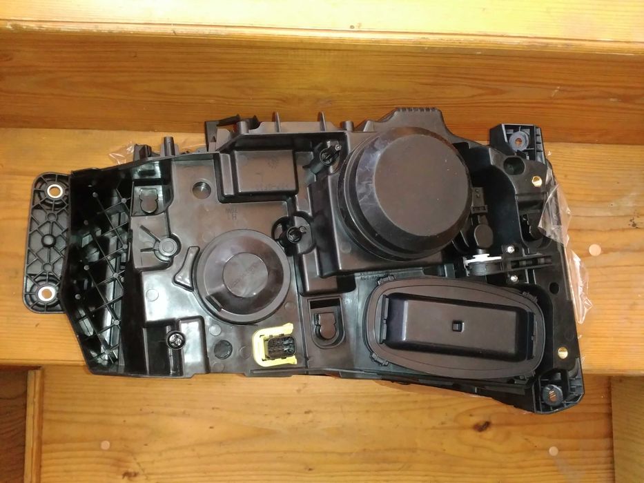 Нов Фар за Renault Trucks T с Мотор (2014+) L/R,