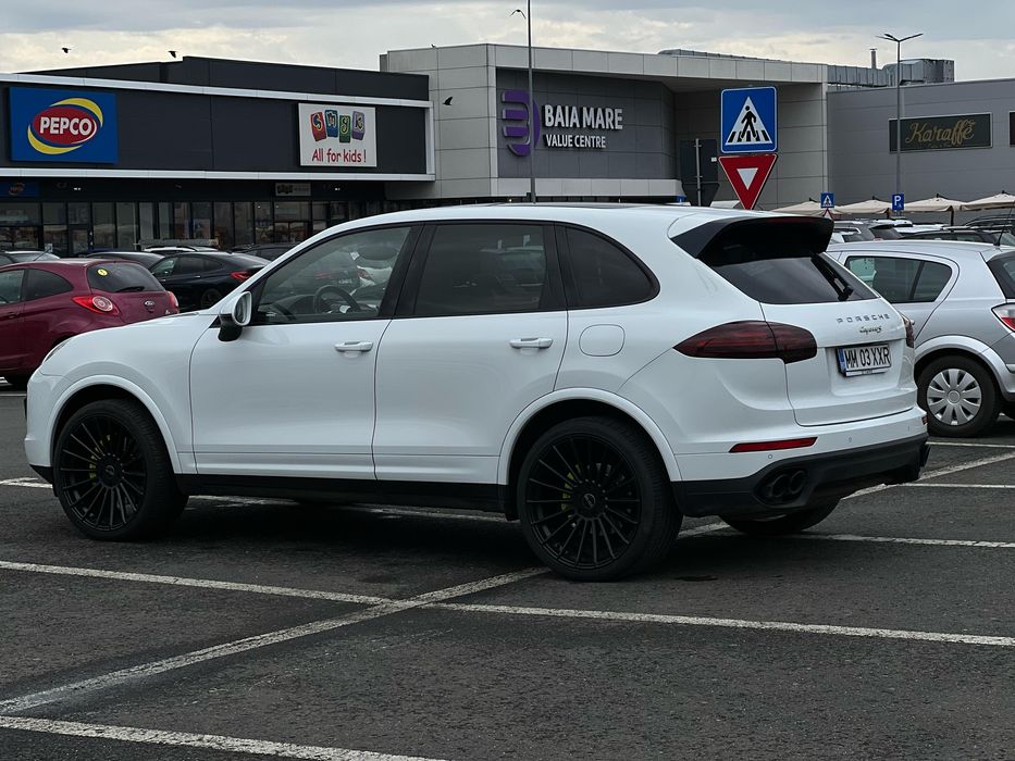 Porsche cayenne S-hybrid . Accept variante x6 , A7 , S500 . Doar 2020+
