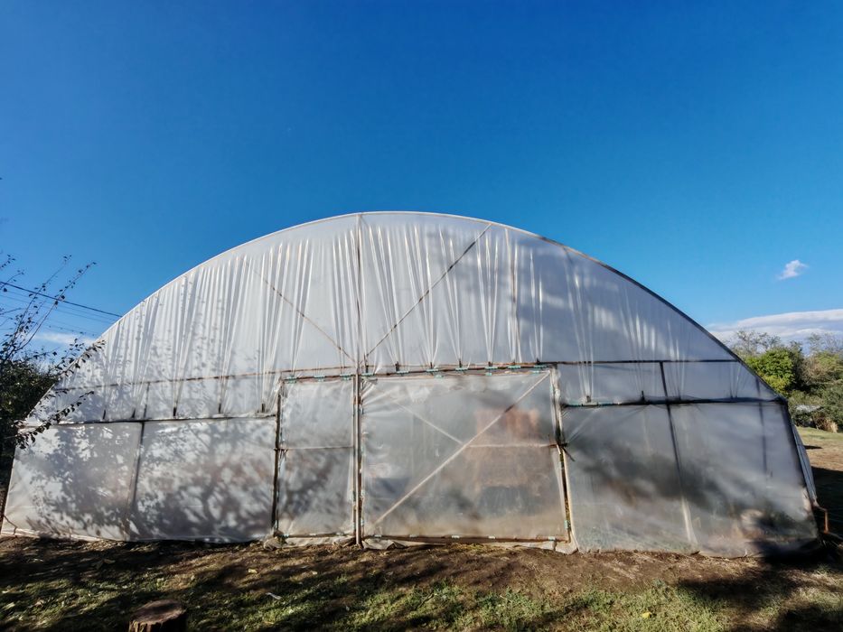 De vânzare solar 10 metri lățime 40 lungime  preț  negociabil