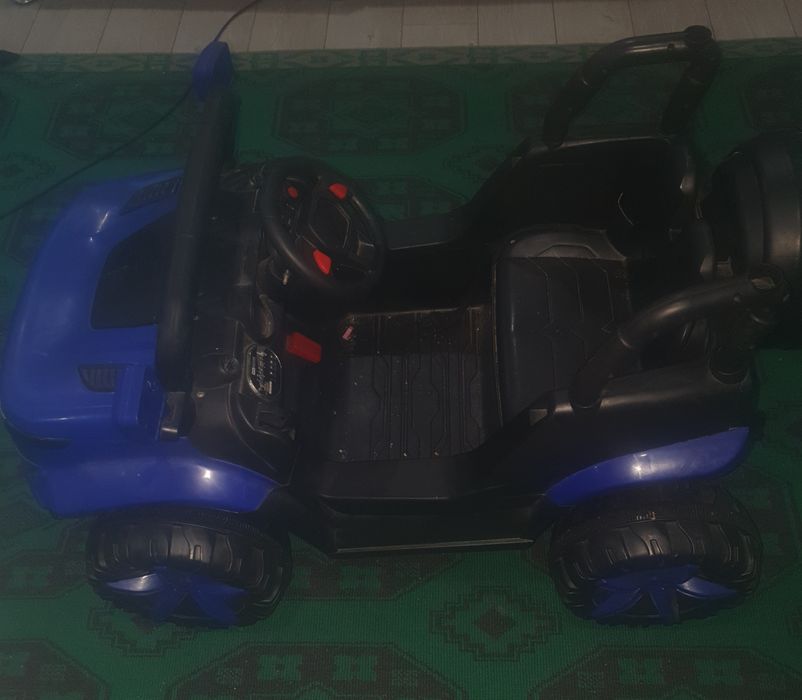 Продам  детскую машину