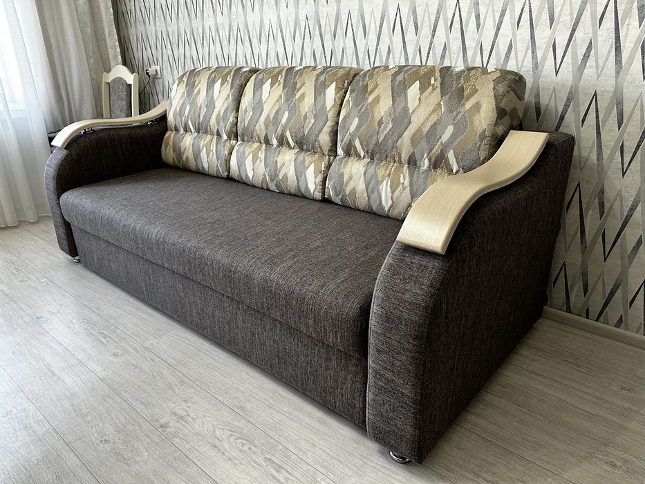 Продам диван в состоянии нового !