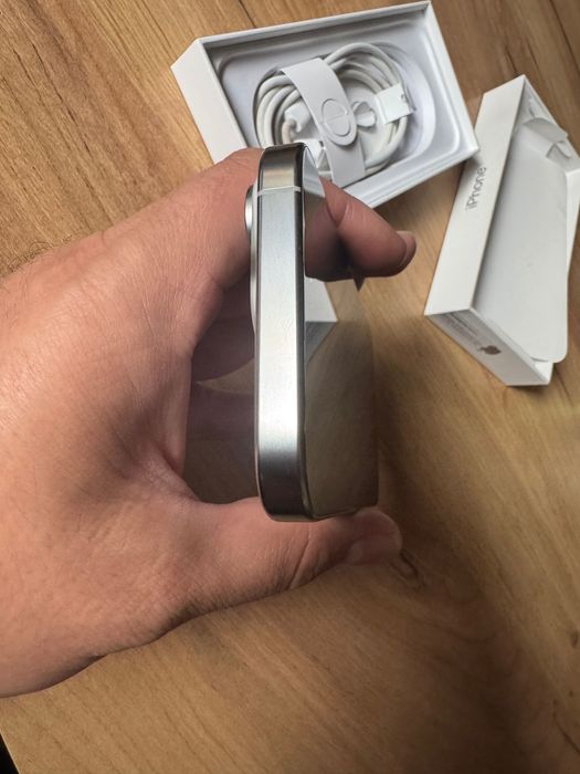 iPhone 16 pro с гаранция