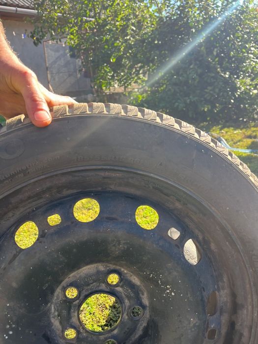 Vând roți VW cu anvelope de iarnă KUMHO