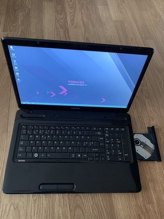 Laptop Toshiba display mare 17,3 inch,500gb m,4gb ram.Cititi anuntul.