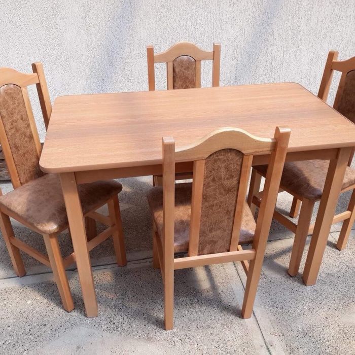 Scaune și mese din lemn pentru restaurante la prețuri avantajoase