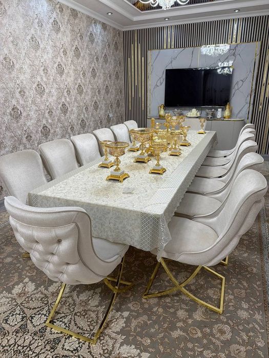 Mehmonxona uchun mebel stol va stullar to'plami