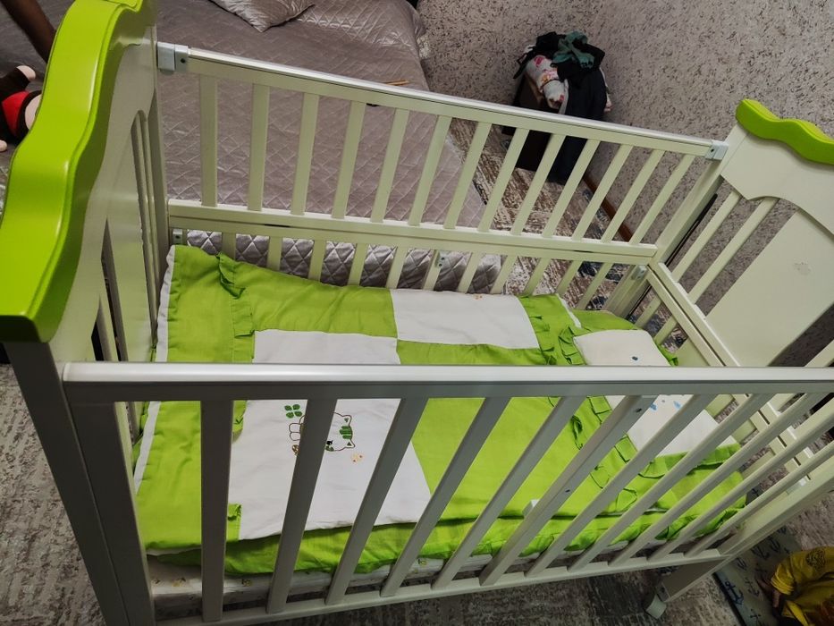 Продам детскую кроватку с люлькой