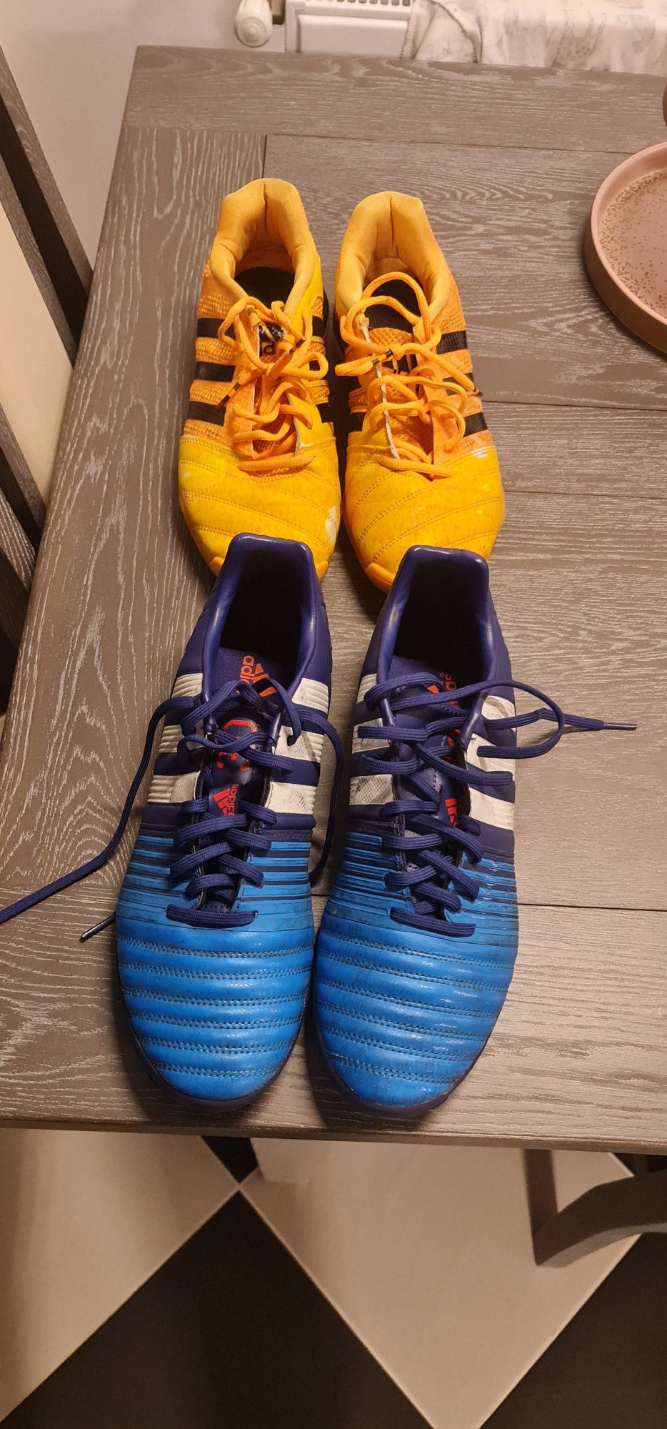 Adidasi de fotbal