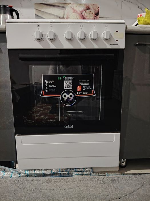 Elektrogaz plita sotiladi