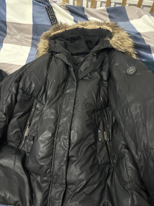 Продаю куртку зимнюю, осеннюю, жилетку.