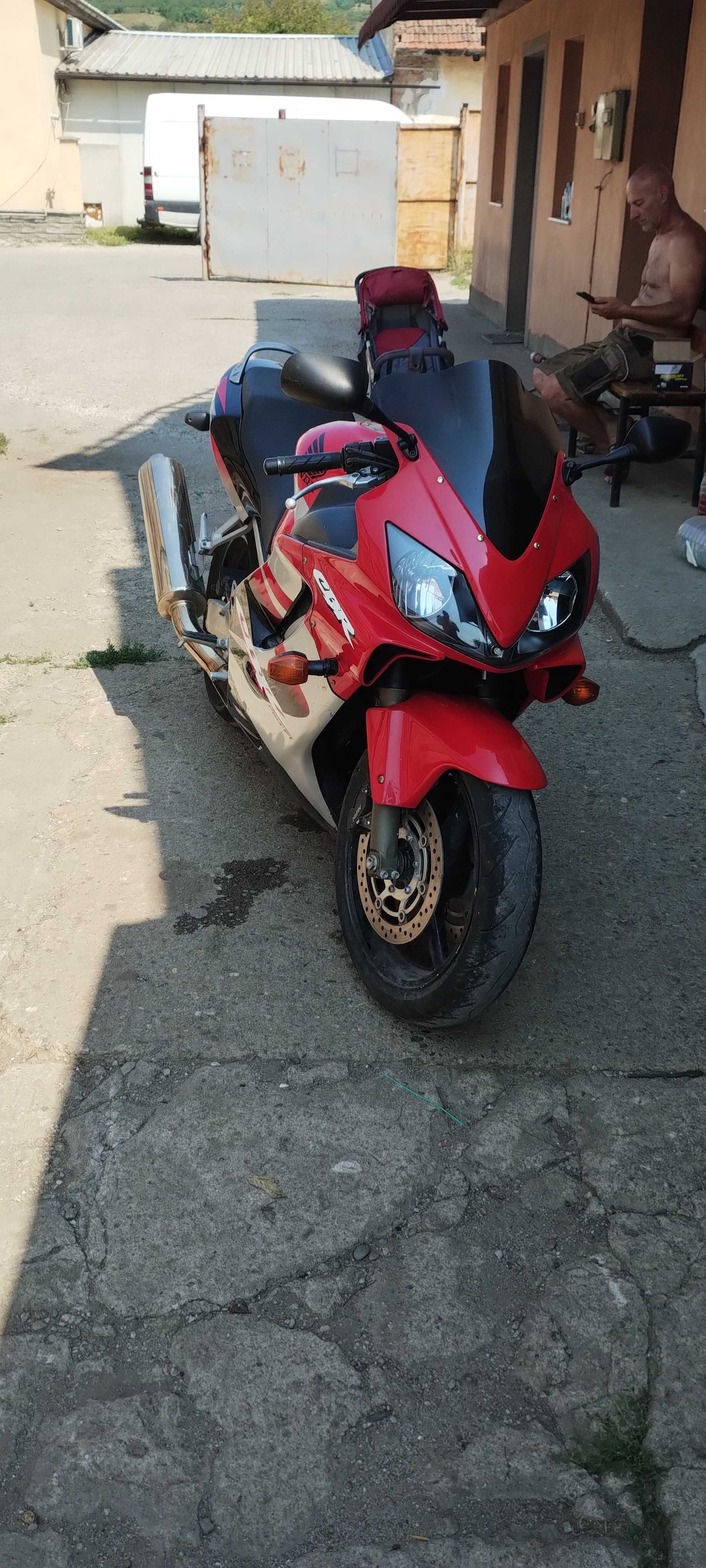 Honda CBR F4i 600