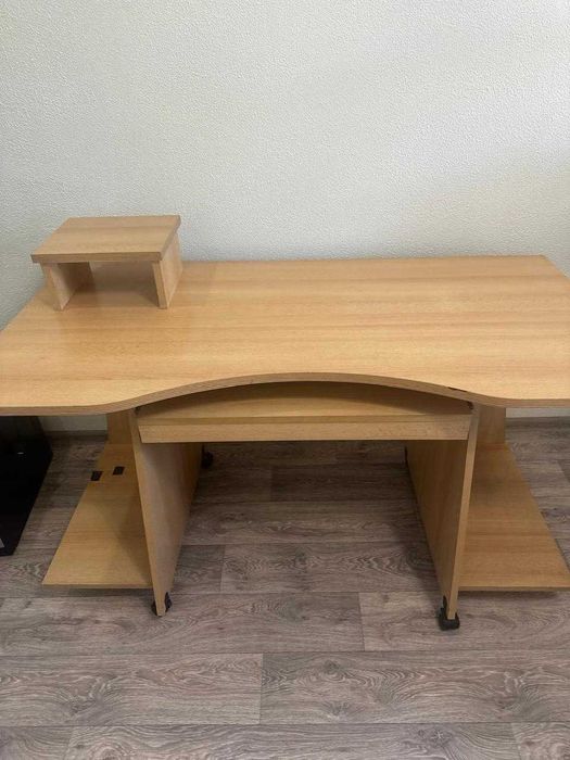 Стол компьютерный. Хорошее состояние. Самовывоз мкр Жулдыз