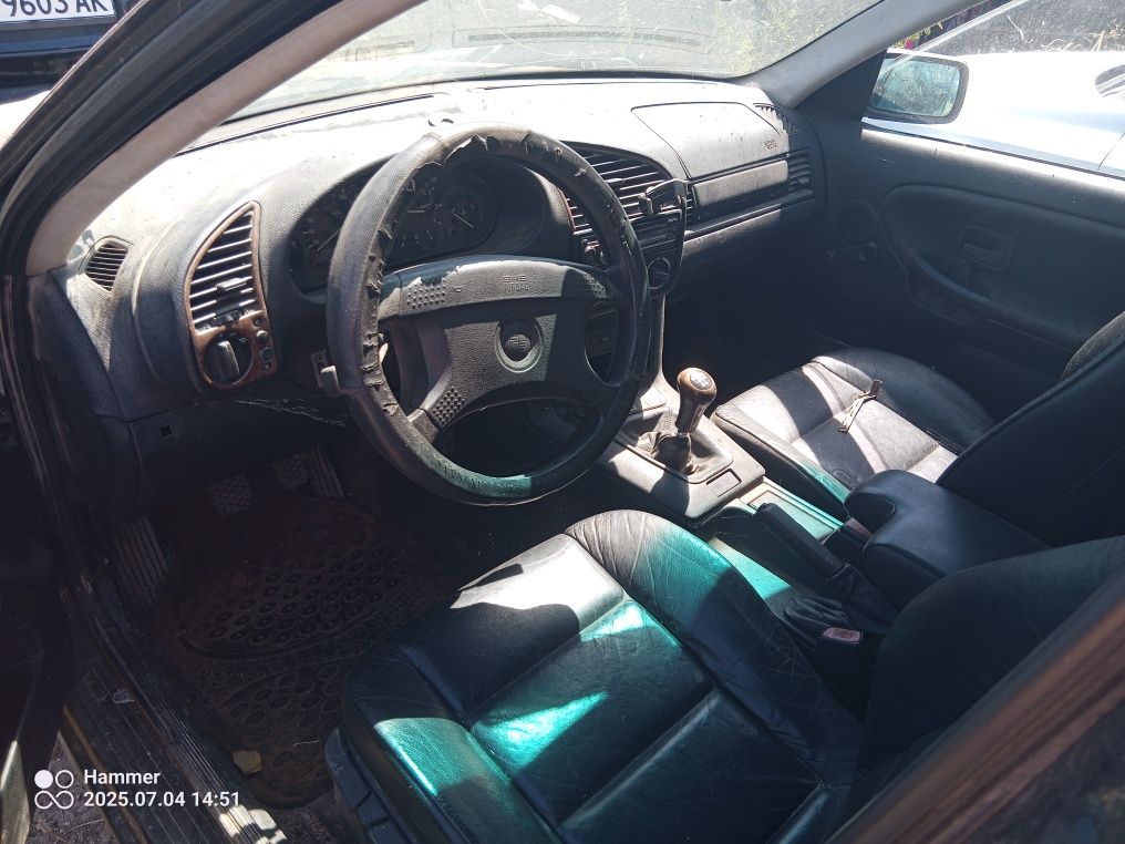 Продавам BMW e36 седан m44 b19 is на части