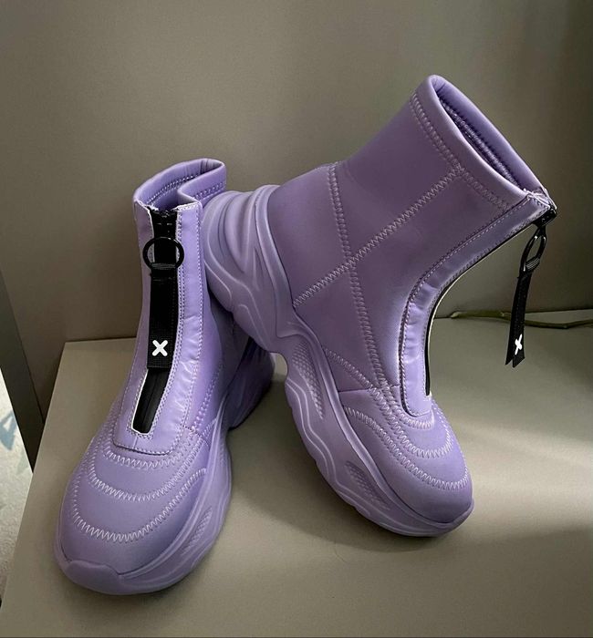 Спортни боти в лилаво