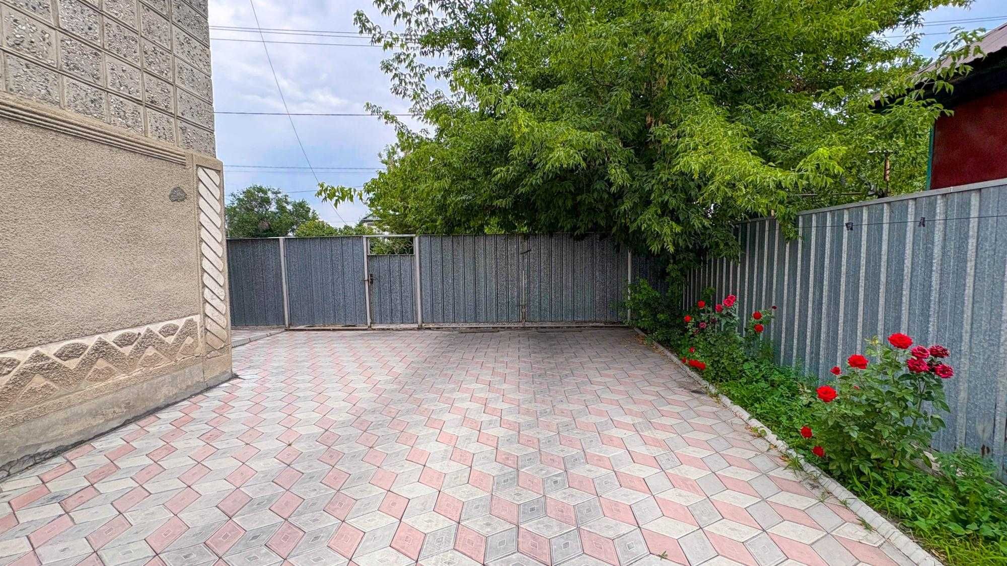 Продам дом в районе рынка Ольга Империя