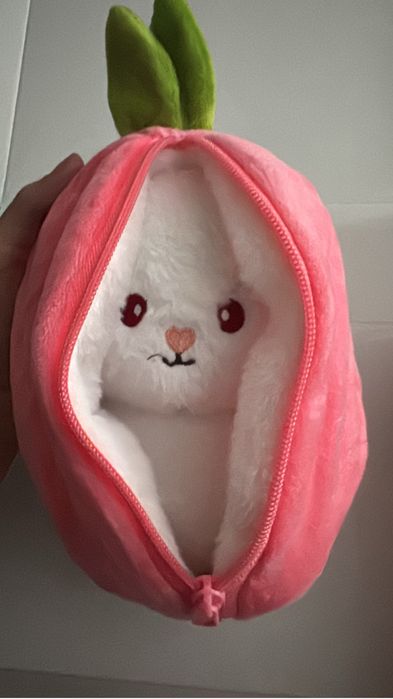 Продаю Игрушку Зайчик-Клубничка! Срочно!!!