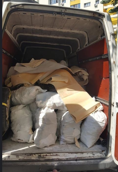 Transport Debarasari mutari moloz ridicare rapida resturi de construcț