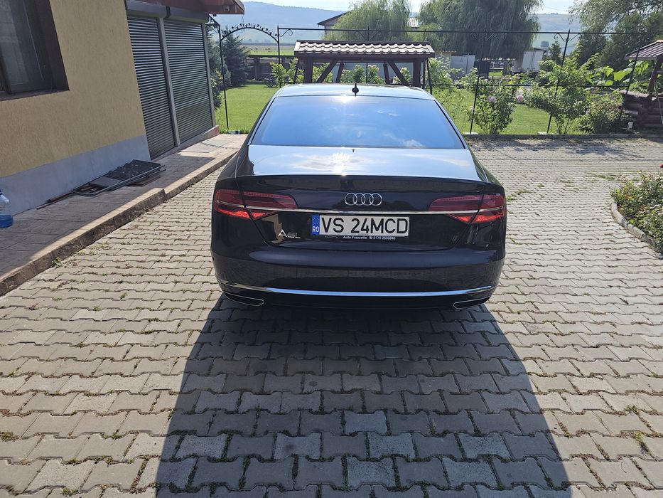 Vând Audi A 8L Prezident.2015 motor 3000. Full !!! Accept variante +-
