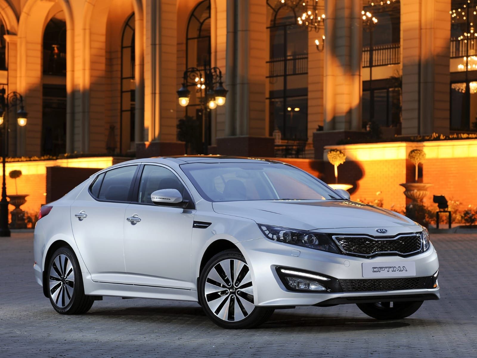 Стекла фар на Kia Optima