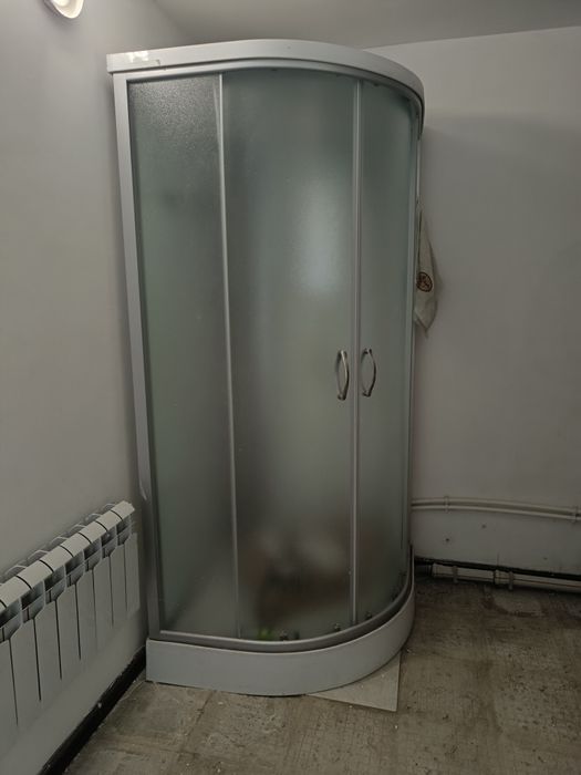 Душевая кабина угловая