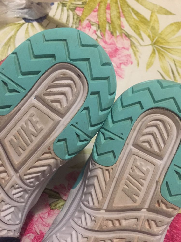 Pantofi Nike marime 38, aproape noi, originali, piele