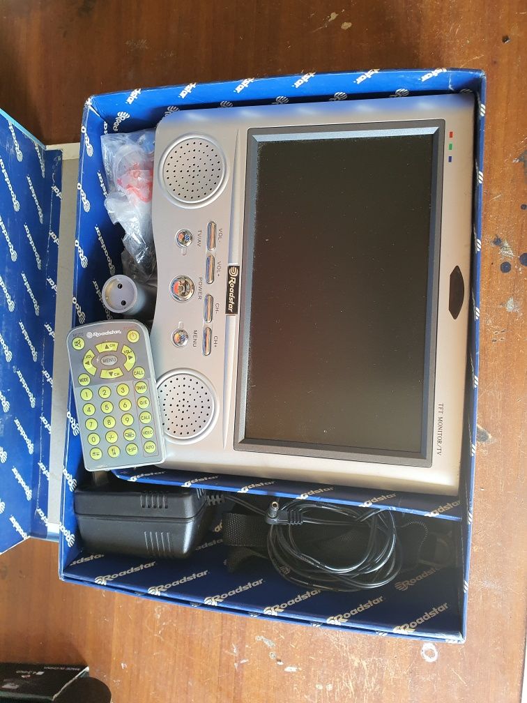 Televizor LCD 12v/220v autorulota ROADSTAR 21.5cm