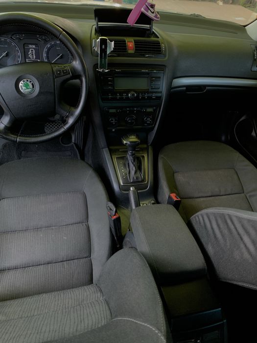 Vand sau schimb Skoda octavia 2 (AUTOMAT DSG)