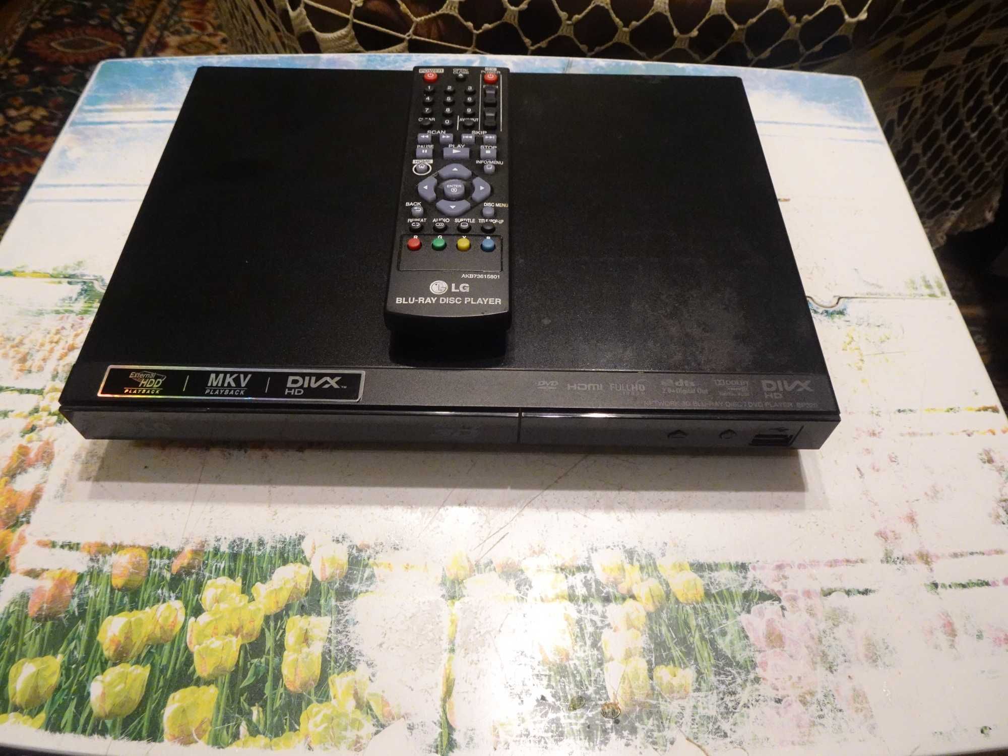 Blu-Ray Player LG BP325, с работещо USB, моля прочети описанието.
