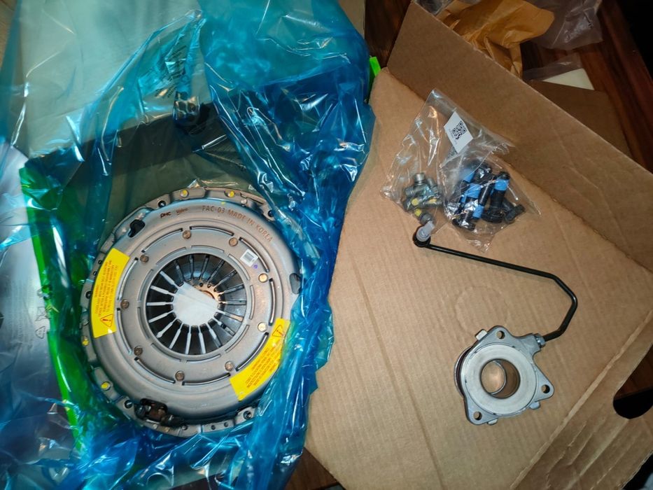 Ambreiaj cu volanta masa dubla Astra H Alfa Romeo 159 1.9 cod 837300