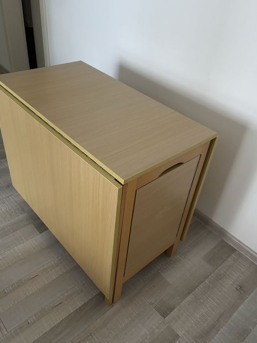 Vand masa pliabila cu 6 scaune, impecabila