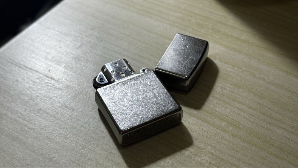 Зажигалка Zippo бензиновая (Regular street chrome)