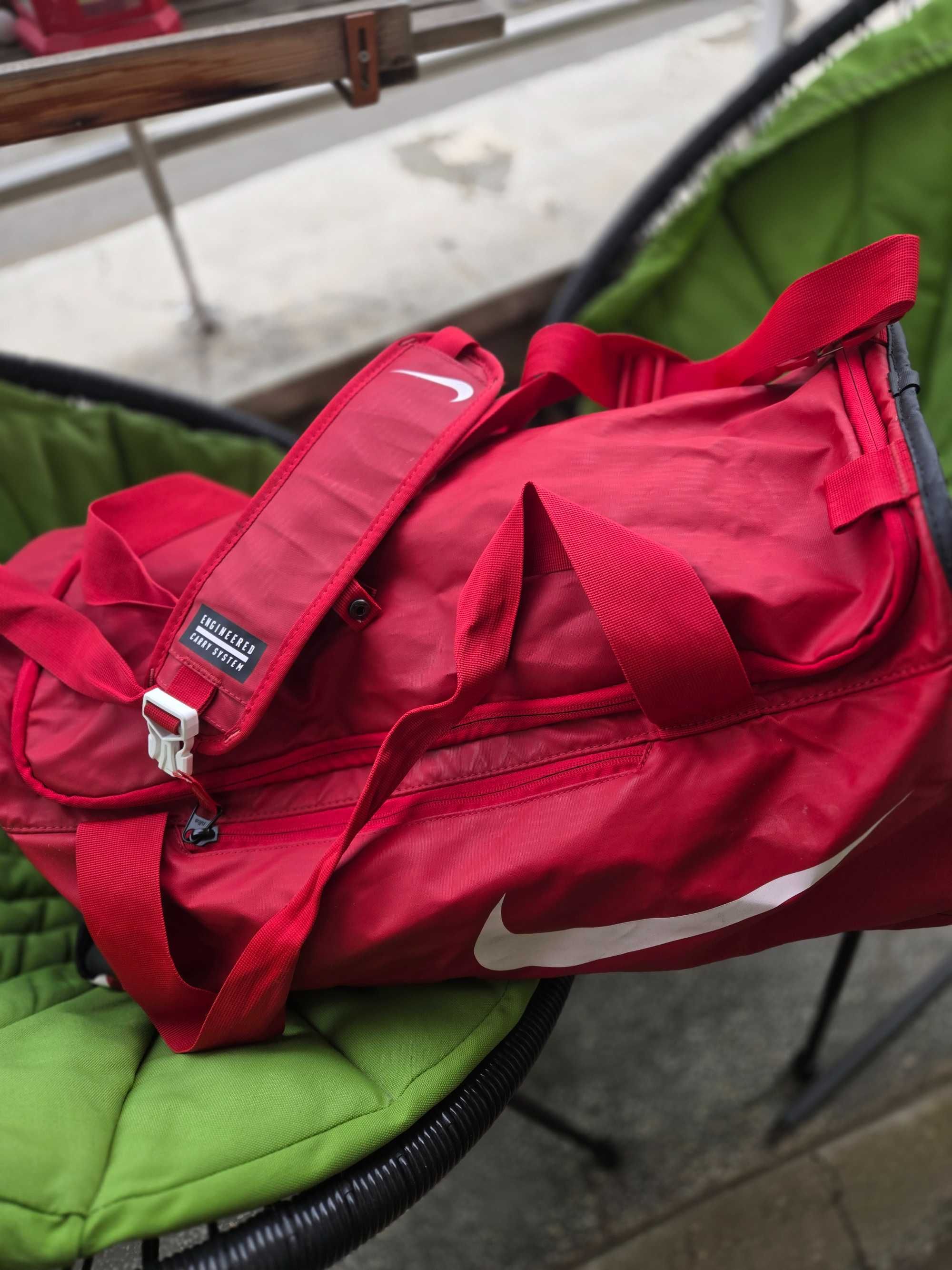 Geanta sala Nike rosie noua