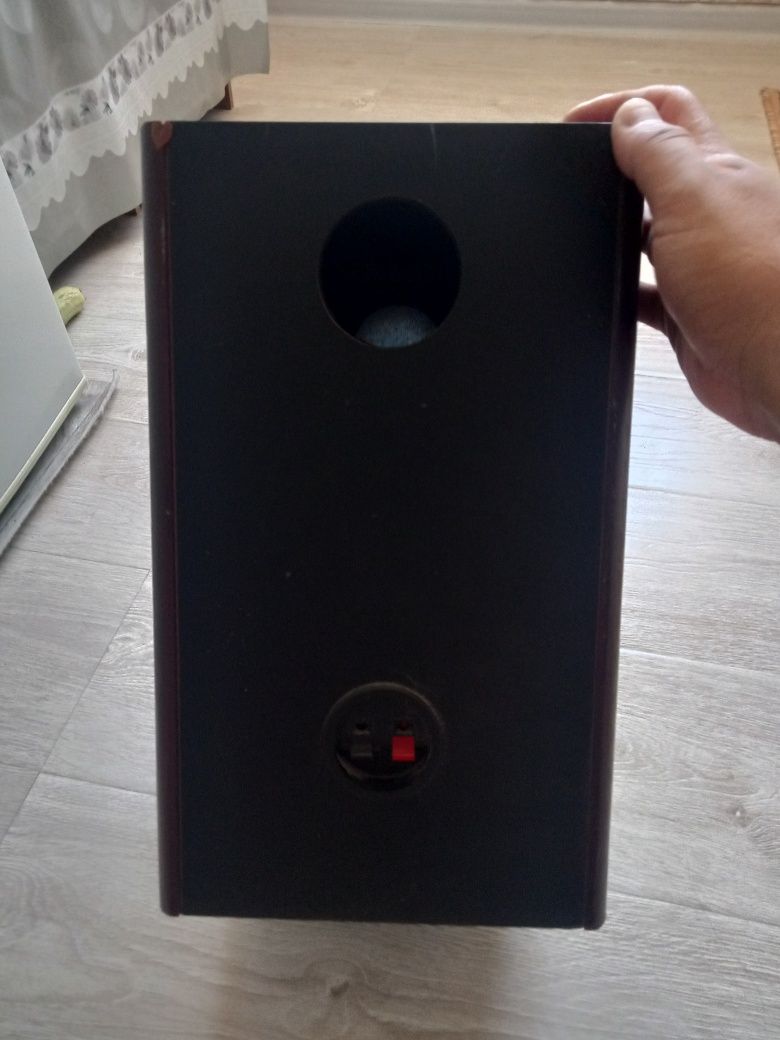 Продам калонку 1-шт Microlab solo 2 в очень хорошем состоянии.